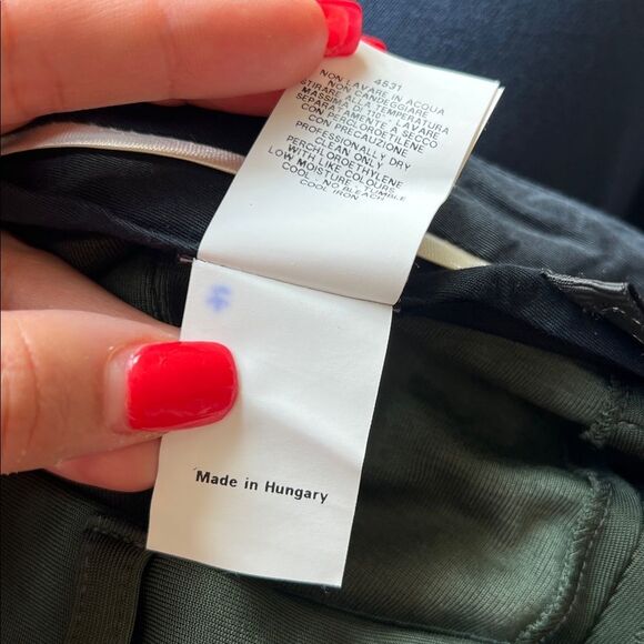 Moschino • Green pleated cropped ankle trousers - Picture 7 of 10